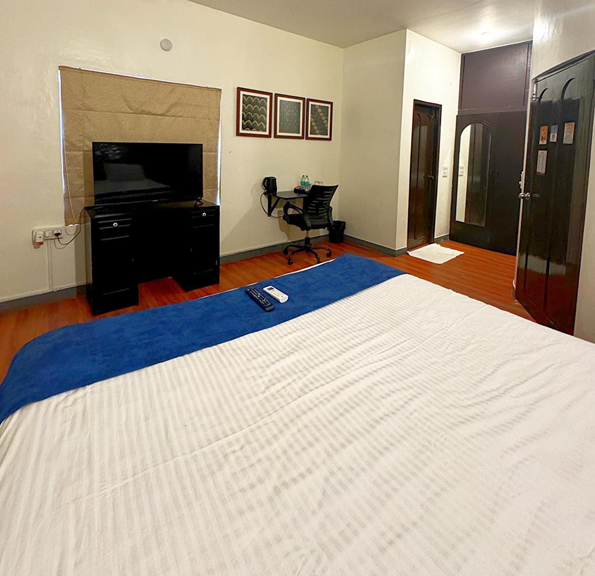 Brick Castle Hotel Chennai Exterior photo